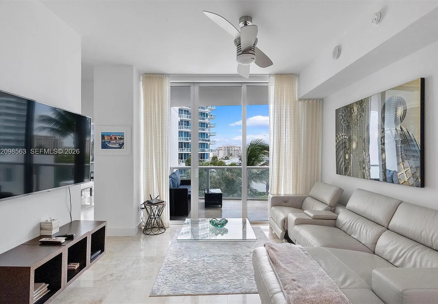 Continuum On South Beach — Photo 2