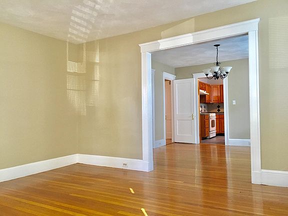 4th image of 115 Waterston Ave