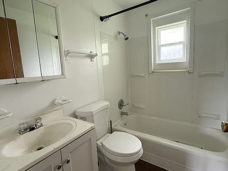 100-102 W Lindberg Dr — Photo 5