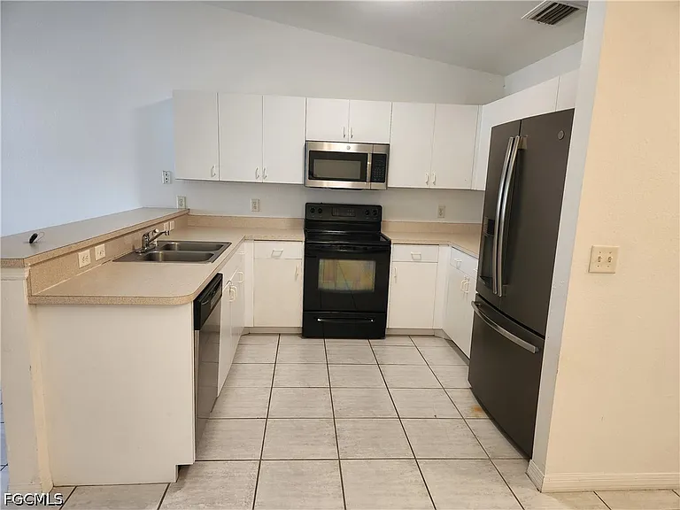 1305 SE 8th Ave — Photo 2