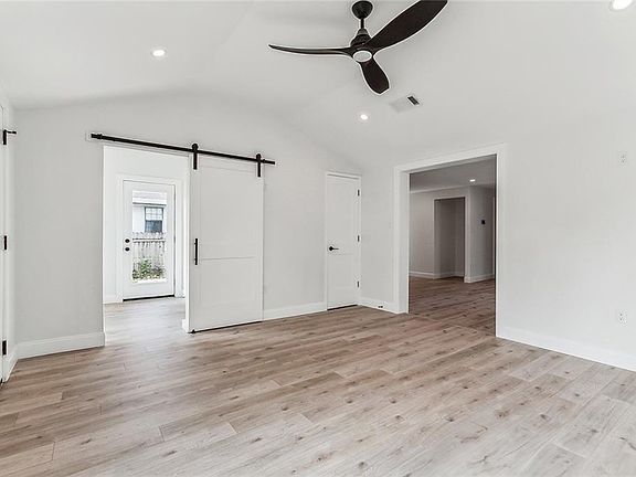 3rd image of 142 Woodlawn Ave