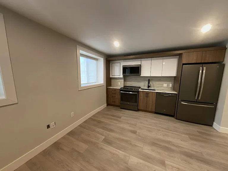 5726 Inglis St — Photo 4