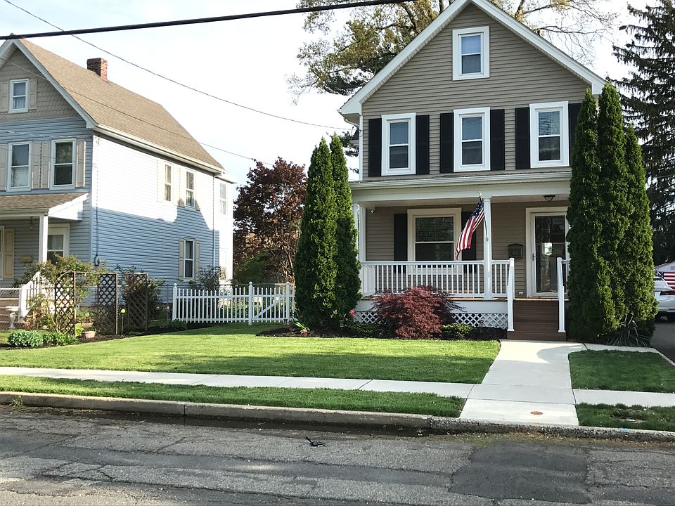 2nd image of 222 W Franklin St