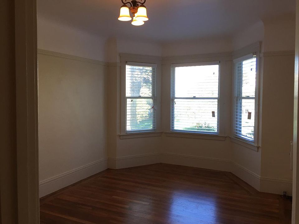 1st image of 1959 Oak St APT 3