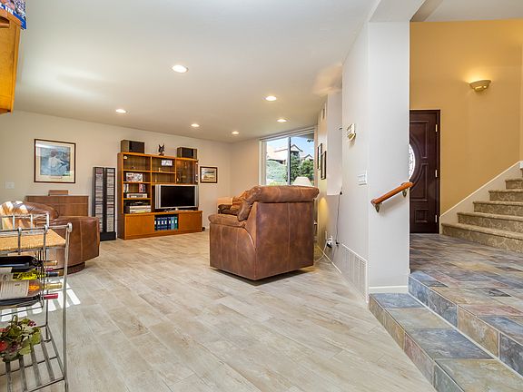 3rd image of 17623 Marymont Pl
