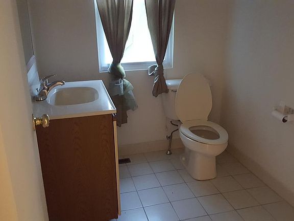 1st fl bathroom