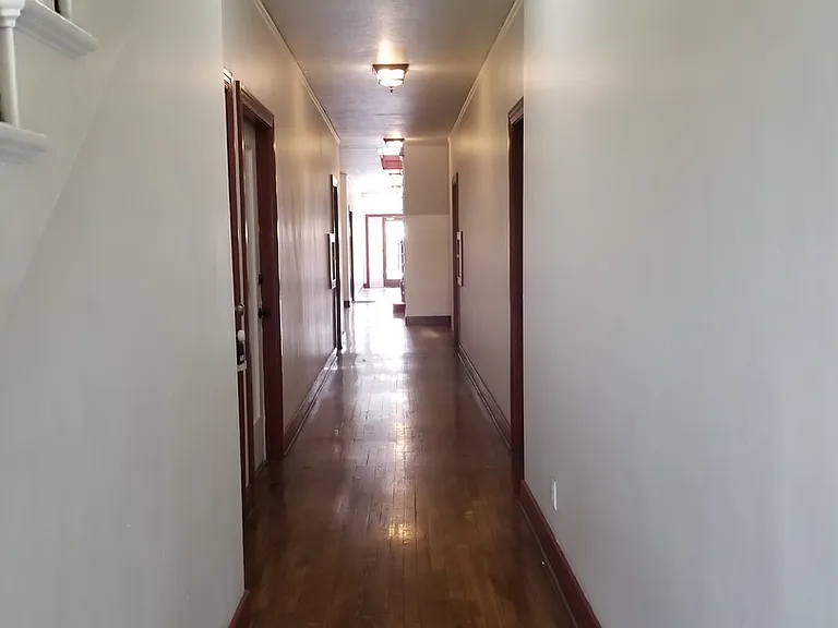 1213 N Ardmore Ave — Photo 1