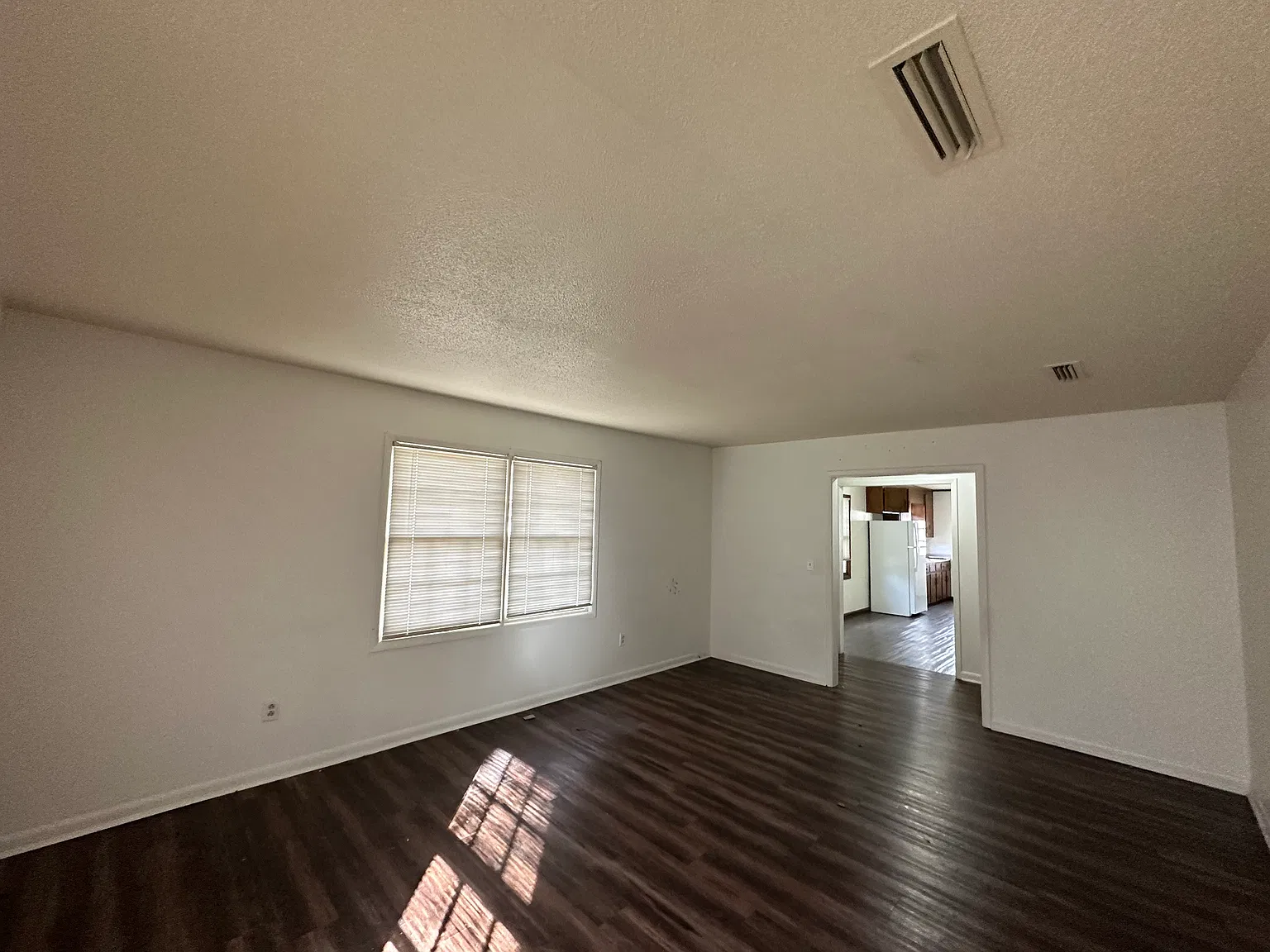 3 bed, 1342 sqft, $1,250 — Photo 2