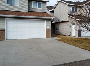 2445 Water Park Loop SE, Mandan, ND 58554