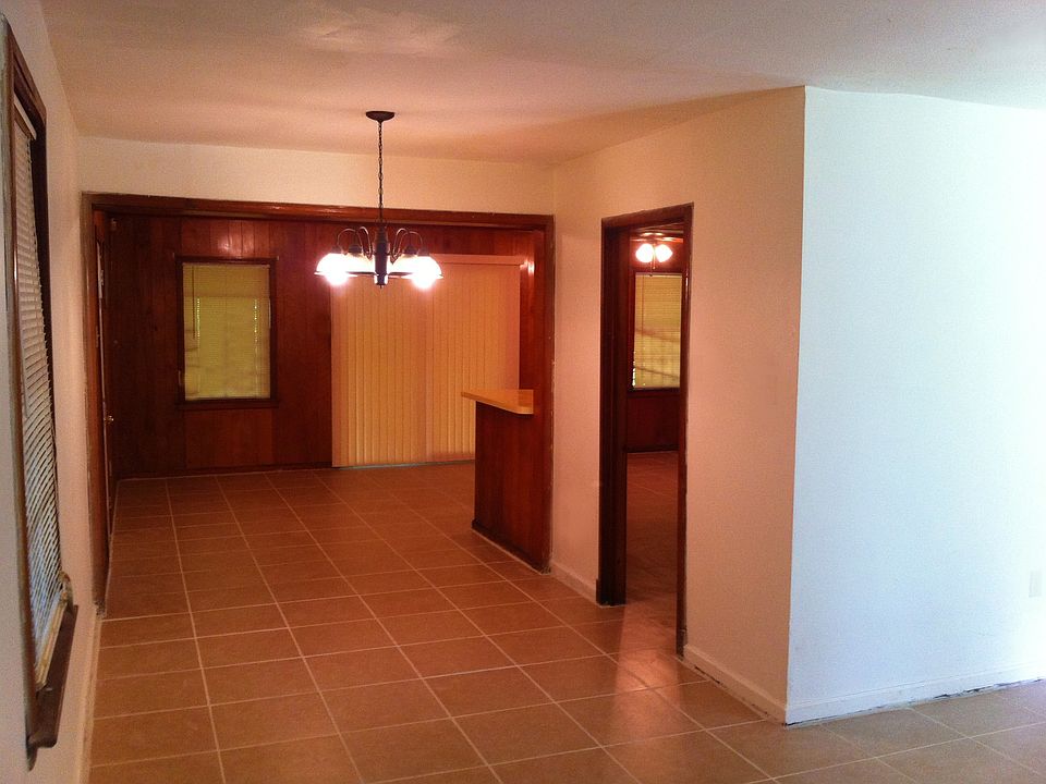 2nd image of 2716 Dwight Rd