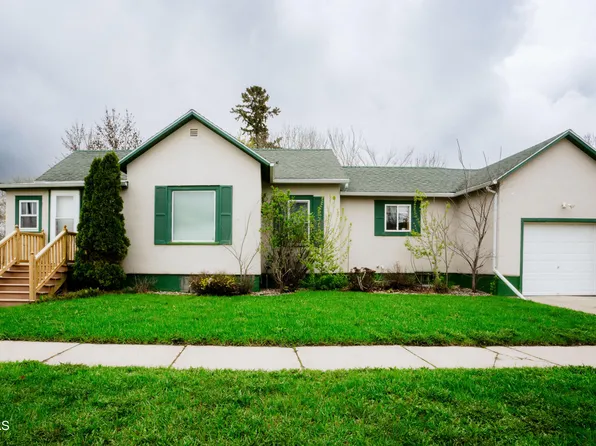 724 4th Ave NW, Jamestown, ND 58401