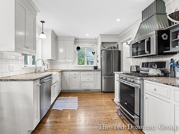 2nd image of 940 S Shore Dr