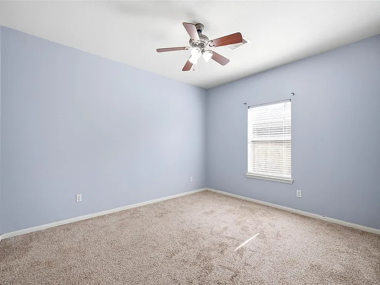 1707 N Highlands Xing — Photo 34
