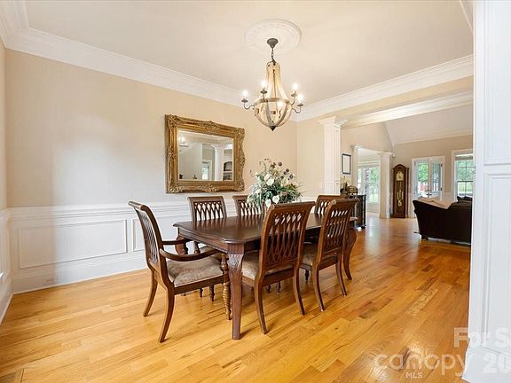 5th image of 527 Hallman Dr