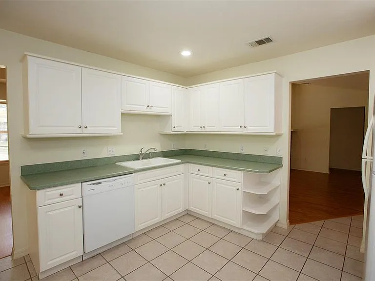 2340 NW 16th Ave — Photo 14