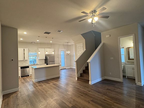 3rd image of 5013-5015 Villas Dr #5013