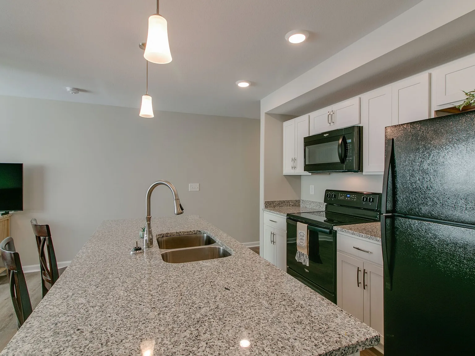 3 bed, 2.5 bath, 1440 sqft, $2,100 — Photo 4