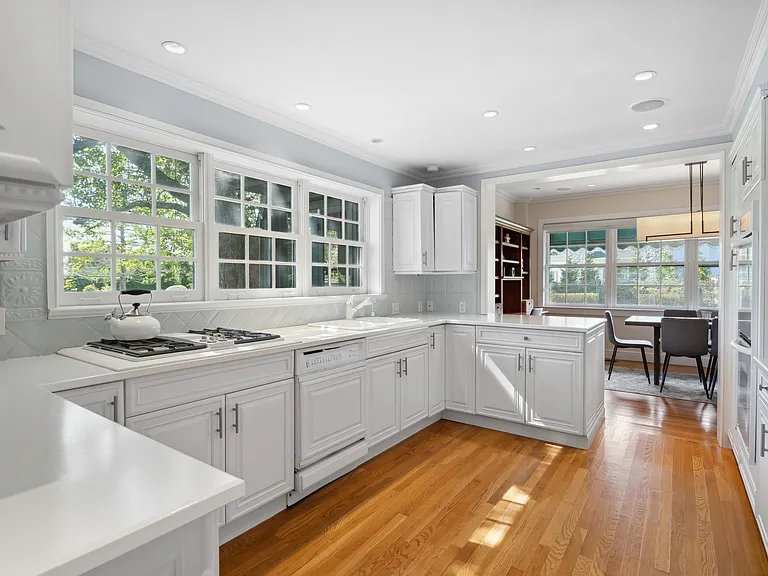 37 Beach Ln — Photo 9