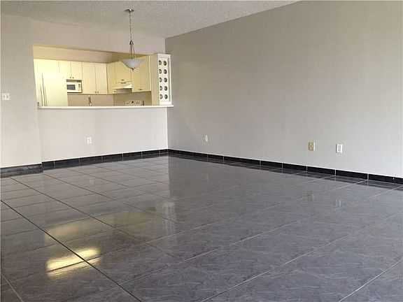 3rd image of 16531 NE 35th Ave APT 1