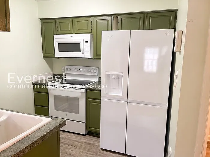 12135 Salemtown Dr — Photo 2