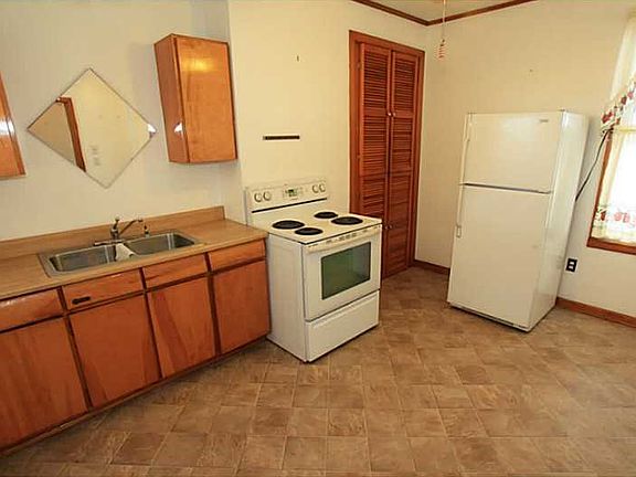 4th image of 330 Gertrude St