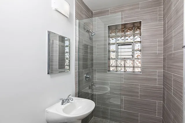 2720 W Winnemac Ave #2 — Photo 9