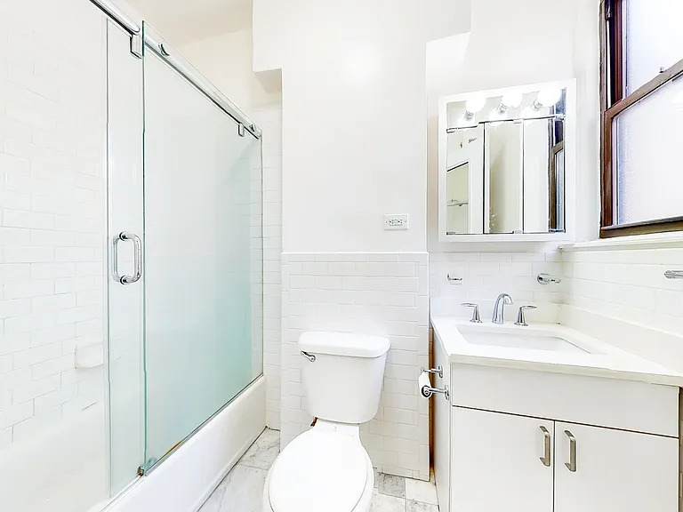 140 E 46th St #9H — Photo 5