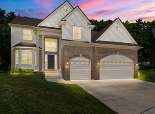 559 Napa Valley Dr, Milford, MI