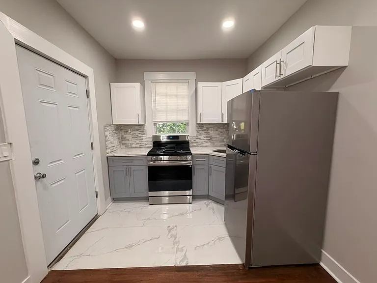 1561 Chapel St #6A — Photo 1