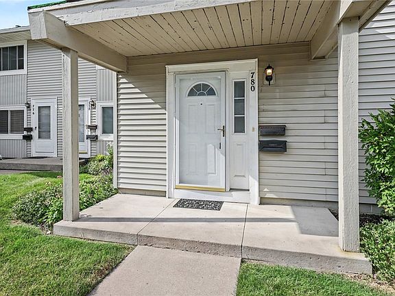 3rd image of 780 Eastbrooke Ln