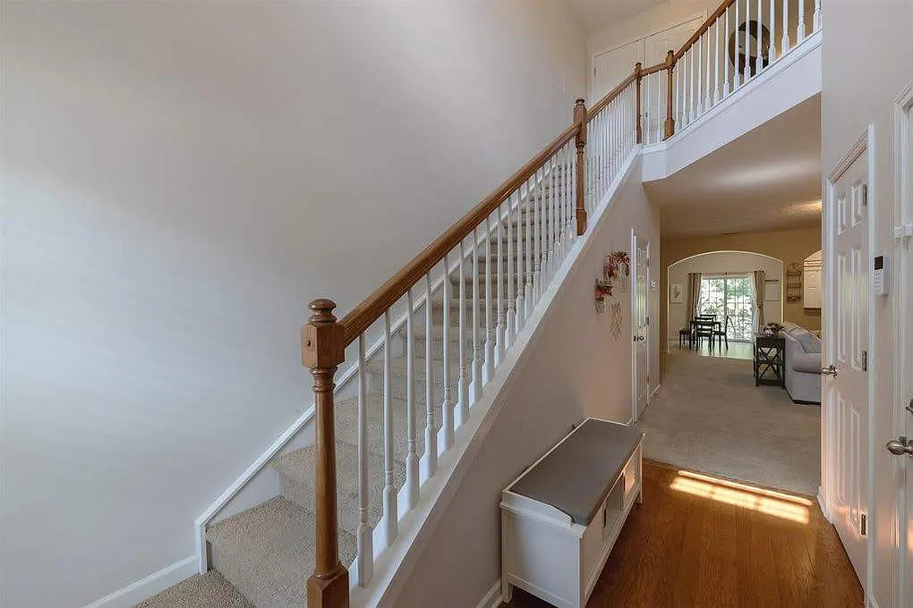3 bed, 2.5 bath, 1567 sqft, $2,100 — Photo 3