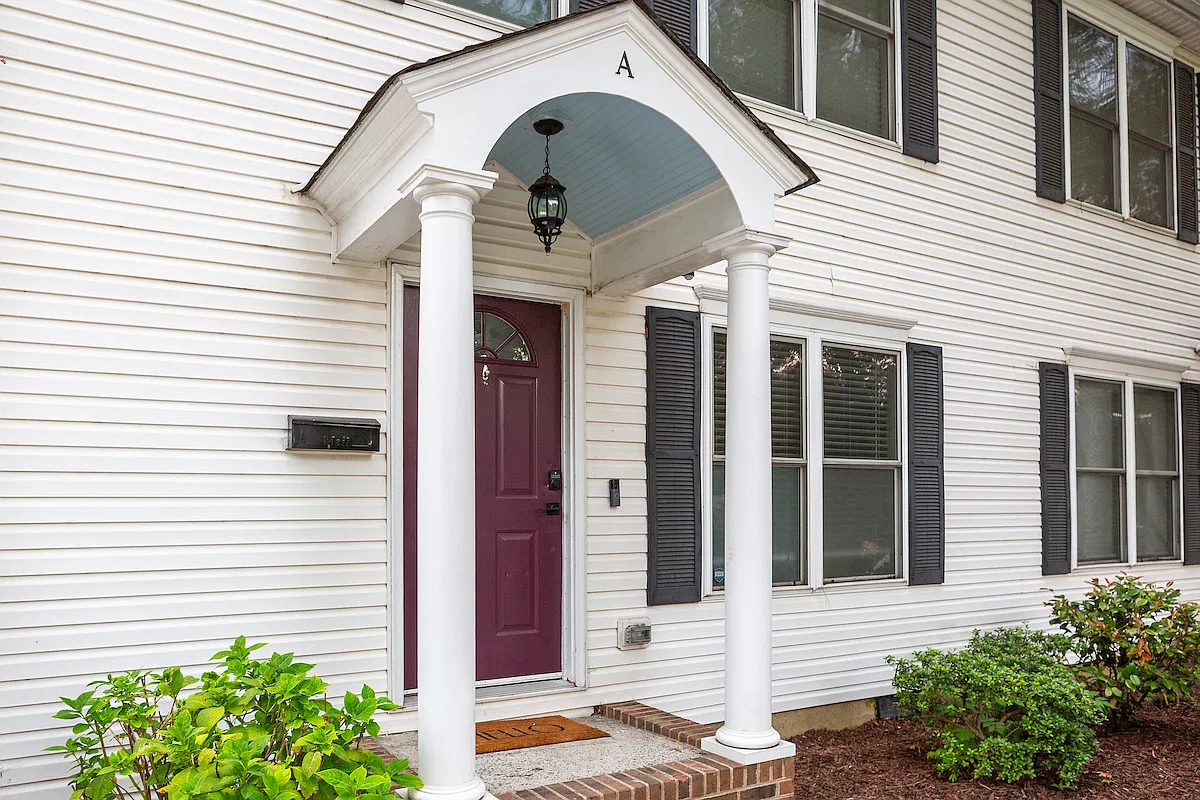 3 bed, 2.5 bath, 1220 sqft, $3,300 — Photo 1