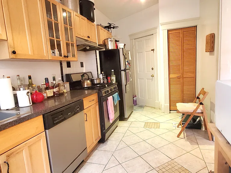 134 Sutherland Rd #2 — Photo 2