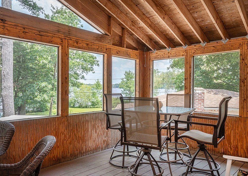 1st image of 15 Lakeview Park Ln