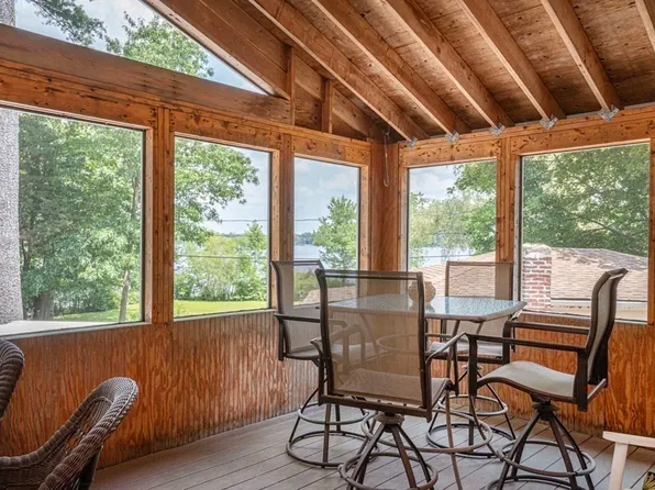 15 Lakeview Park Ln, Bridgewater, MA 02324