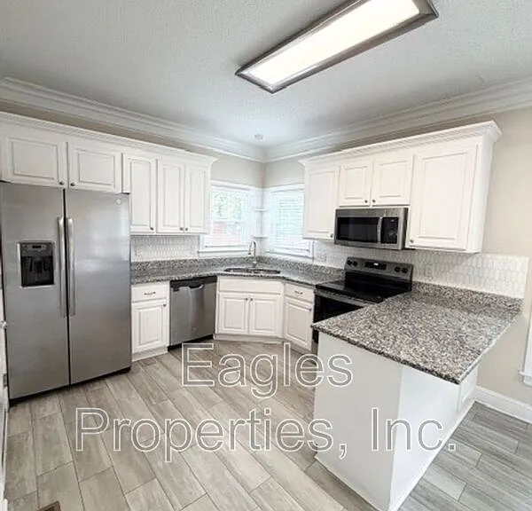242 N Marion Dr — Photo 5