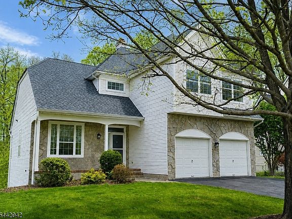 2nd image of 51 Bouwrey Pl