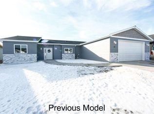 147 Mulberry Loop, Minot, ND 58703