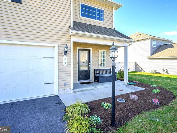 5th image of 43 Sargent Ln