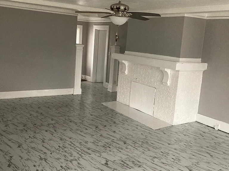 501 W Columbia Ter #A — Photo 2
