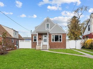 8 Alden Ave, Valley Stream, NY 11580