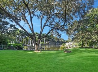 1570 Hillview Dr, Sarasota, FL 34239