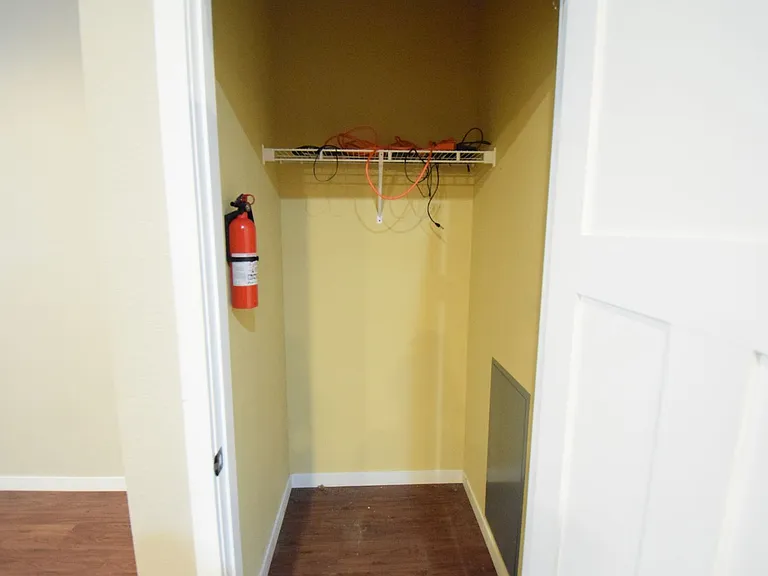 224 James Ave — Photo 20