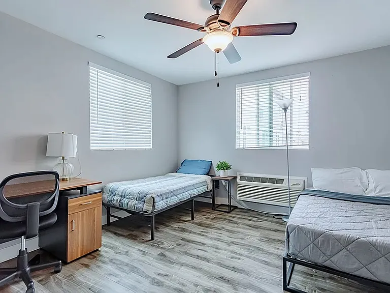 1252 W 37th Dr — Photo 11