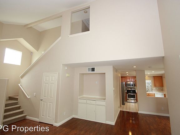5th image of 17 Sherrelwood Ct
