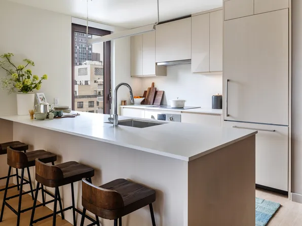 300 East 50th Street 3E image 3 of 21