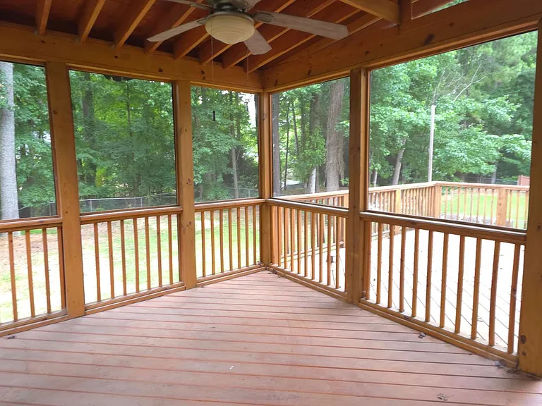 190 Barrington Dr E — Photo 17