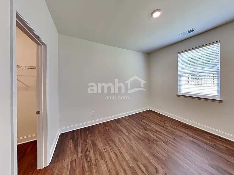 889 Carnaby Ln — Photo 15