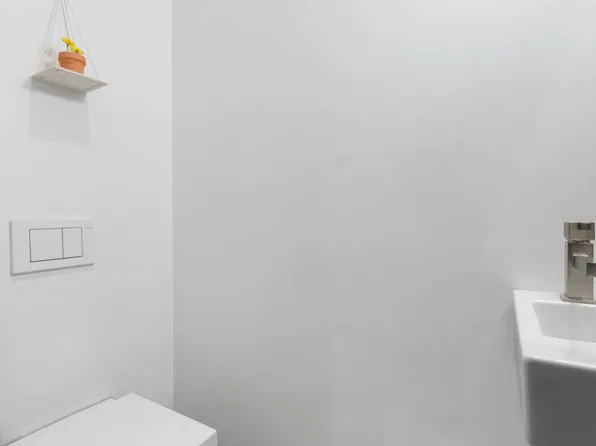 549 West 187th Street image 6 of 31