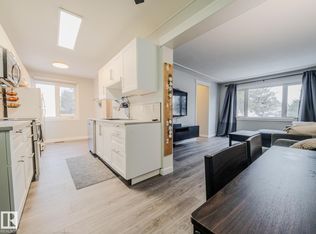 21 F Callingwood Ct NW, Edmonton, AB T5T0H5